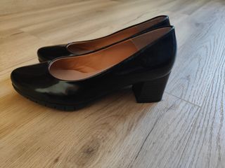 Zapatos de salón con tacón negros 