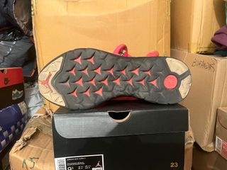 Jordan Max Aura 3 Talla 44.5 Rojo/Negro