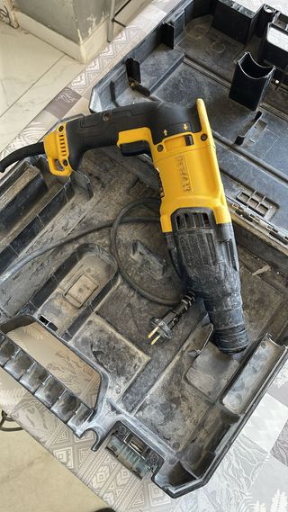 Taladro percutor Dewalt con maletín