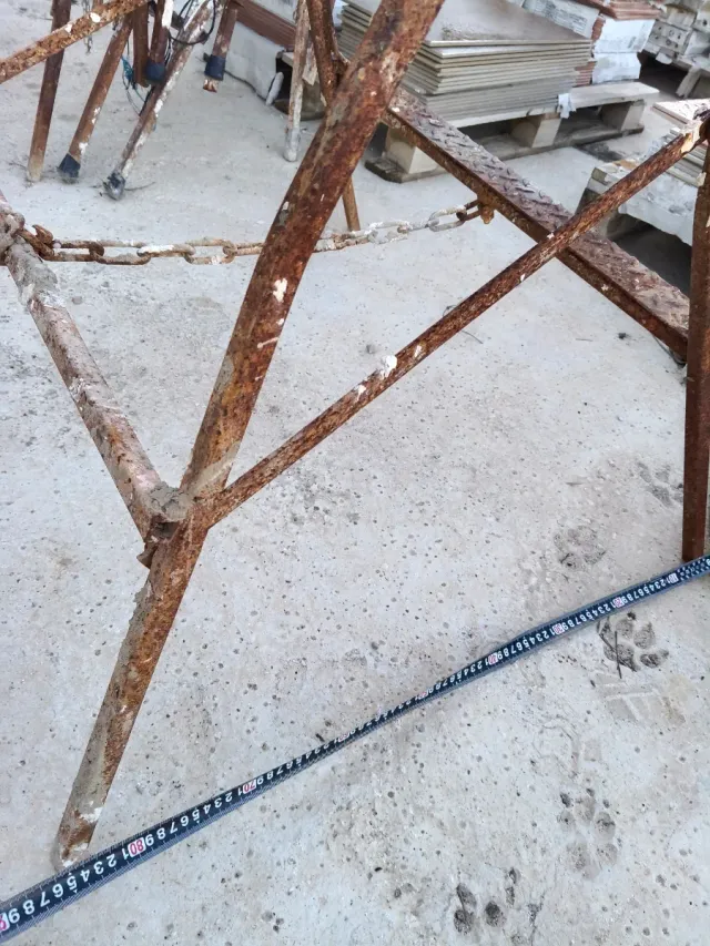 Banco de trabajo y peldaño plegable de hierro