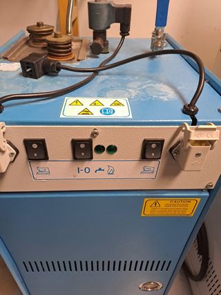 Mesa de planchado con caldera y plancha