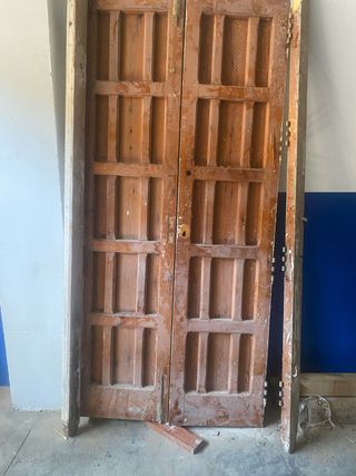 Puerta madera pino 2,35 x 1,10 80€ negociable