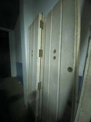 Puerta madera pino 2,35 x 1,10 80€ negociable