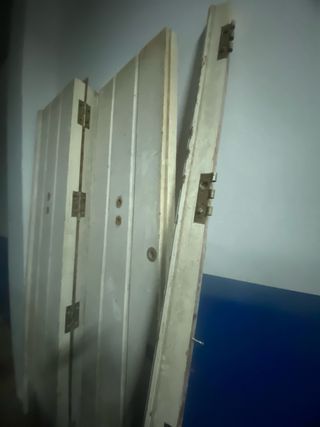 Puerta madera pino 2,35 x 1,10 80€ negociable