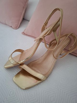 Sandalias doradas tacón bajo 6cm