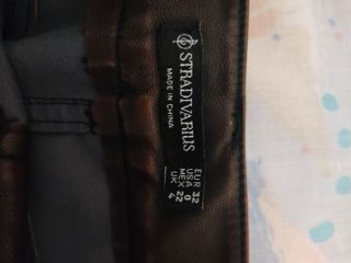 Pantalones Stradivarius efecto piel negros