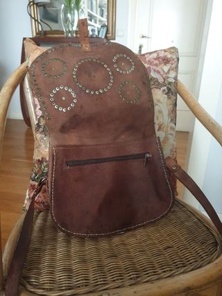PRECIOSO BOLSO BANDOLERA DE CUERO CON PIEDRAS 