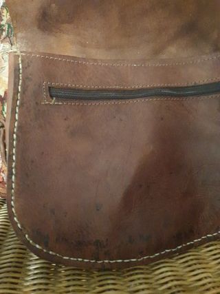 PRECIOSO BOLSO BANDOLERA DE CUERO CON PIEDRAS 
