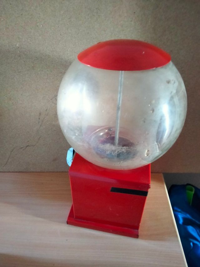 Máquina de chicles vintage roja