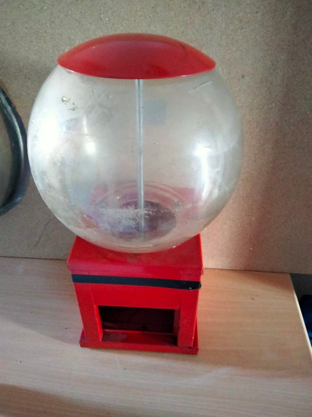 Máquina de chicles vintage roja