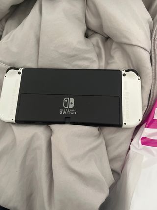 Nintendo Switch OLED bianco e nero