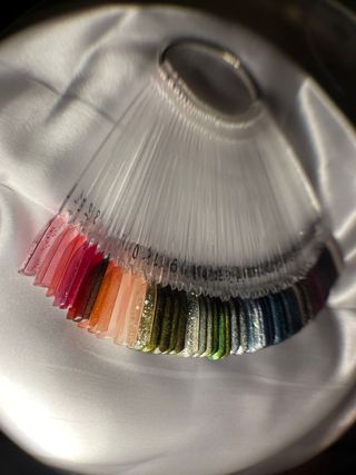 Se hacen uñas sígame en Instagram y pregunten .