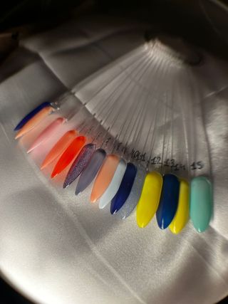 Se hacen uñas sígame en Instagram y pregunten .