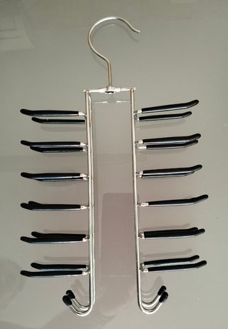 Colgador de corbatas y cinturones