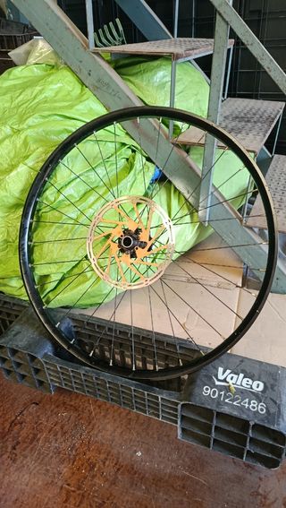 Llanta 27.5 DT Swiss 20x110 DH Descenso