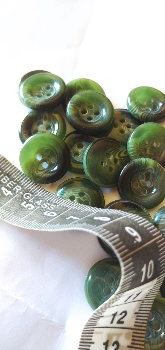 20 botones verdes botella