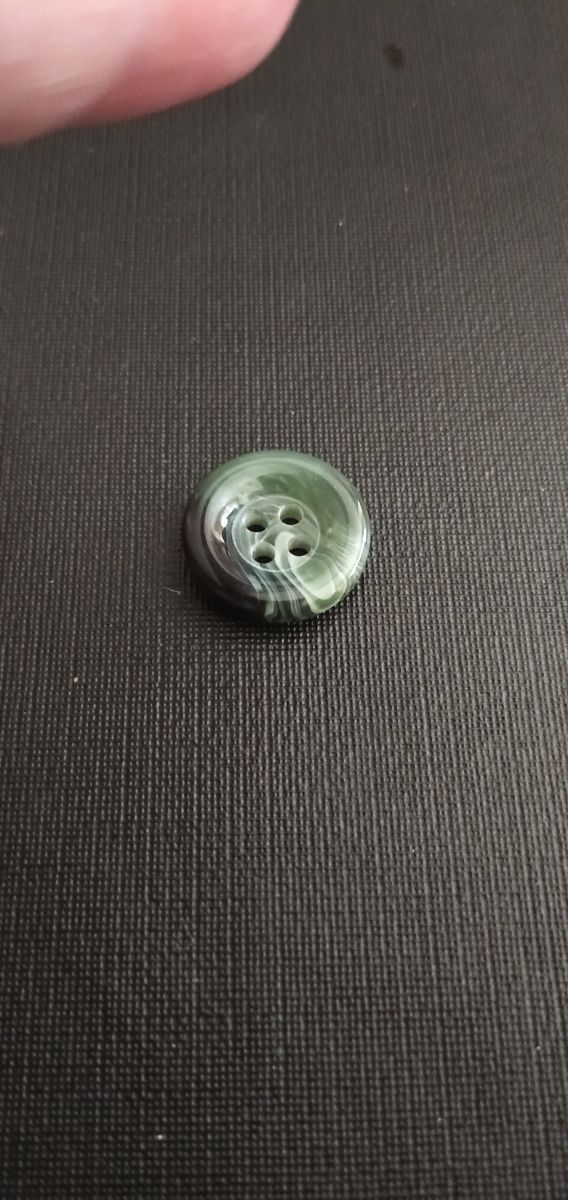 20 botones verdes botella