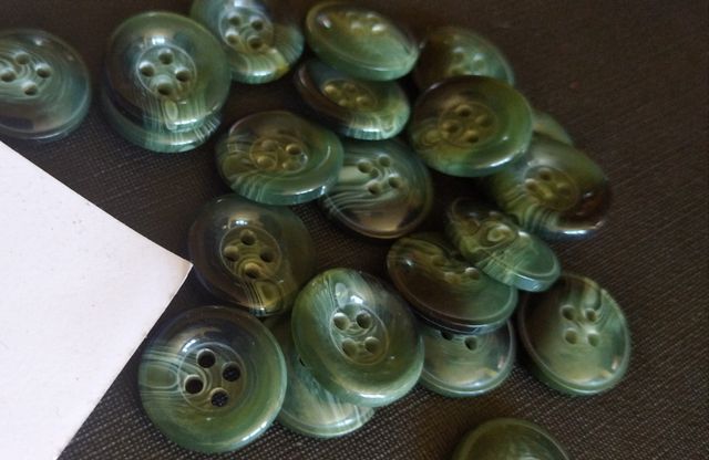 20 botones verdes botella