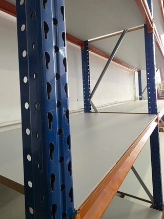 Estantería industrial (venta solo en persona)