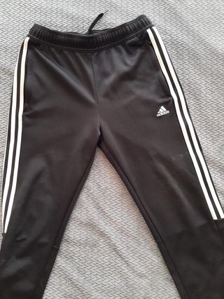 Pantalón de chándal Adidas. Talla 13/14 años.