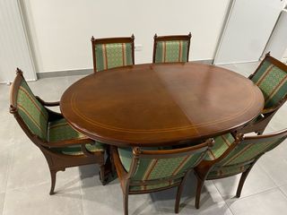 Mesa extensible de madera con 6 sillas