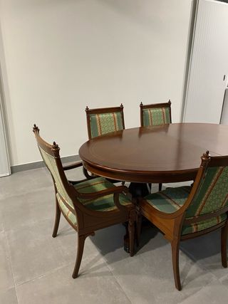 Mesa extensible de madera con 6 sillas