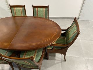 Mesa extensible de madera con 6 sillas