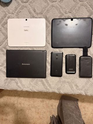 2 tablet y 2 móviles 