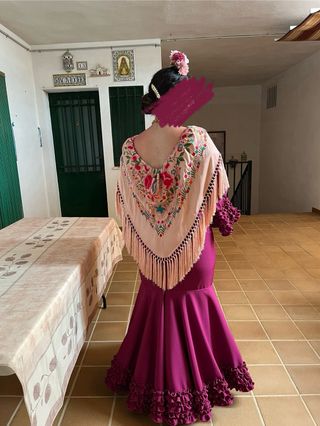 Traje de flamenca Sibilina color cardenal. 