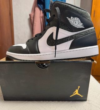 Nike Air Jordan 1 Mid SE 