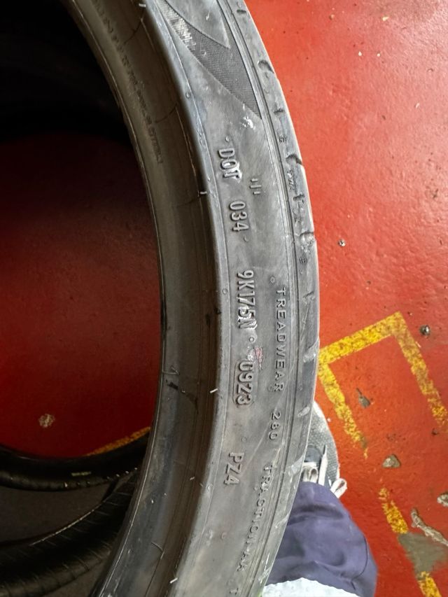 Neumáticos 235/35 R20