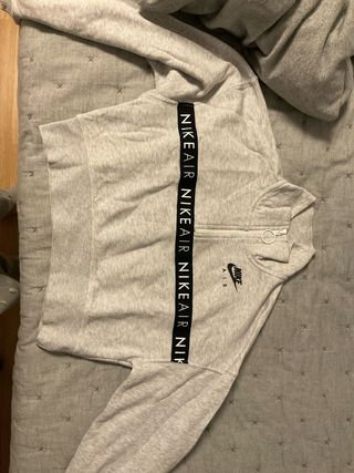 Sudadera crop Nike gris