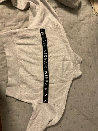 Sudadera crop Nike gris