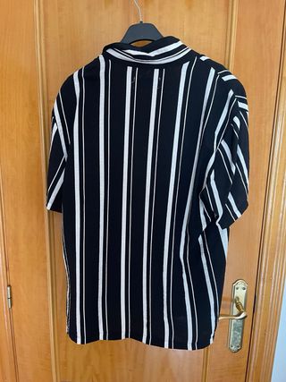 Camisa Bershka rayas blanco y negro