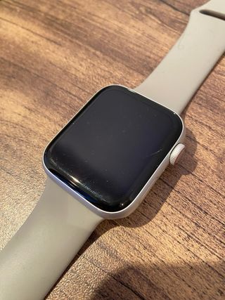 Apple Watch SE Nike con cargador y correa extra 