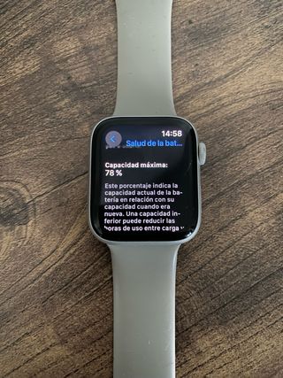 Apple Watch SE Nike con cargador y correa extra 