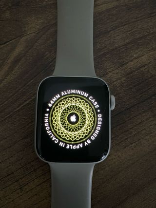 Apple Watch SE Nike con cargador y correa extra 