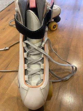Patines de 4 ruedas blancos con diseño