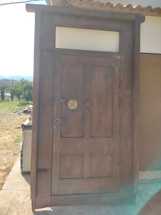 Puerta antigua centenaria de madera