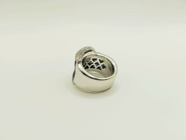 ANELLO CON FIBBIA E DIAMANTI Y IN ORO 18K