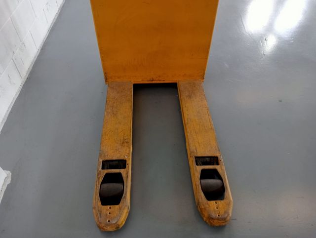 Transpaleta eléctrica FRUTERA