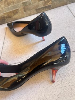Zapatos de tacón fino negros