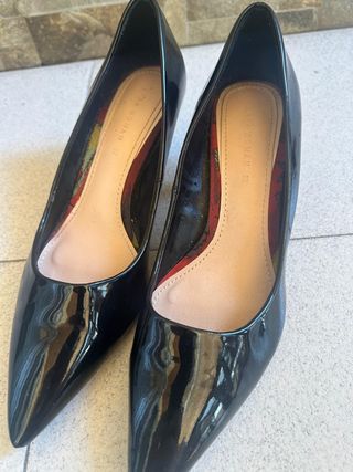 Zapatos de tacón fino negros