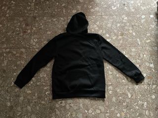 Sudadera UFC Negra y Dorada