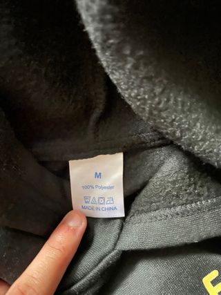 Sudadera UFC Negra y Dorada