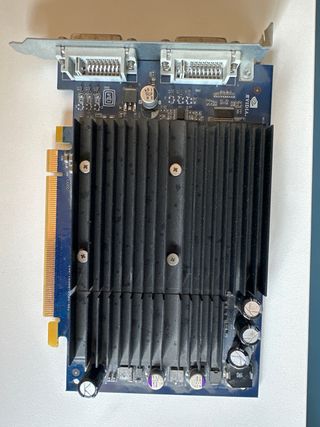 Tarjeta Gráfica Nvidia y 8 Módulos RAM