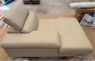 Sofá de piel.