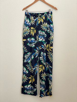 Pantalón Zara ancho satinado estampado floral T.XS