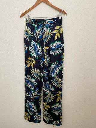 Pantalón Zara ancho satinado estampado floral T.XS