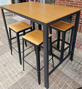 Mesa alta madera y metal con 4 taburetes